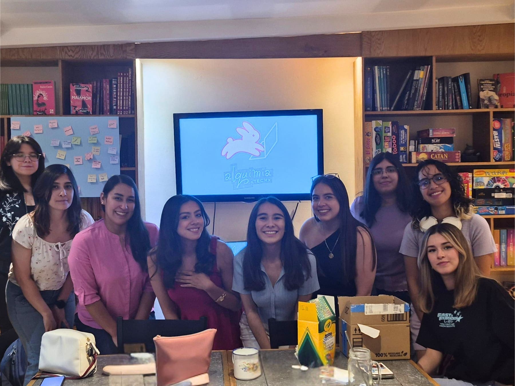 Las nueve asistentes a la primera reunión de Alquimia Tech en Corinto Café